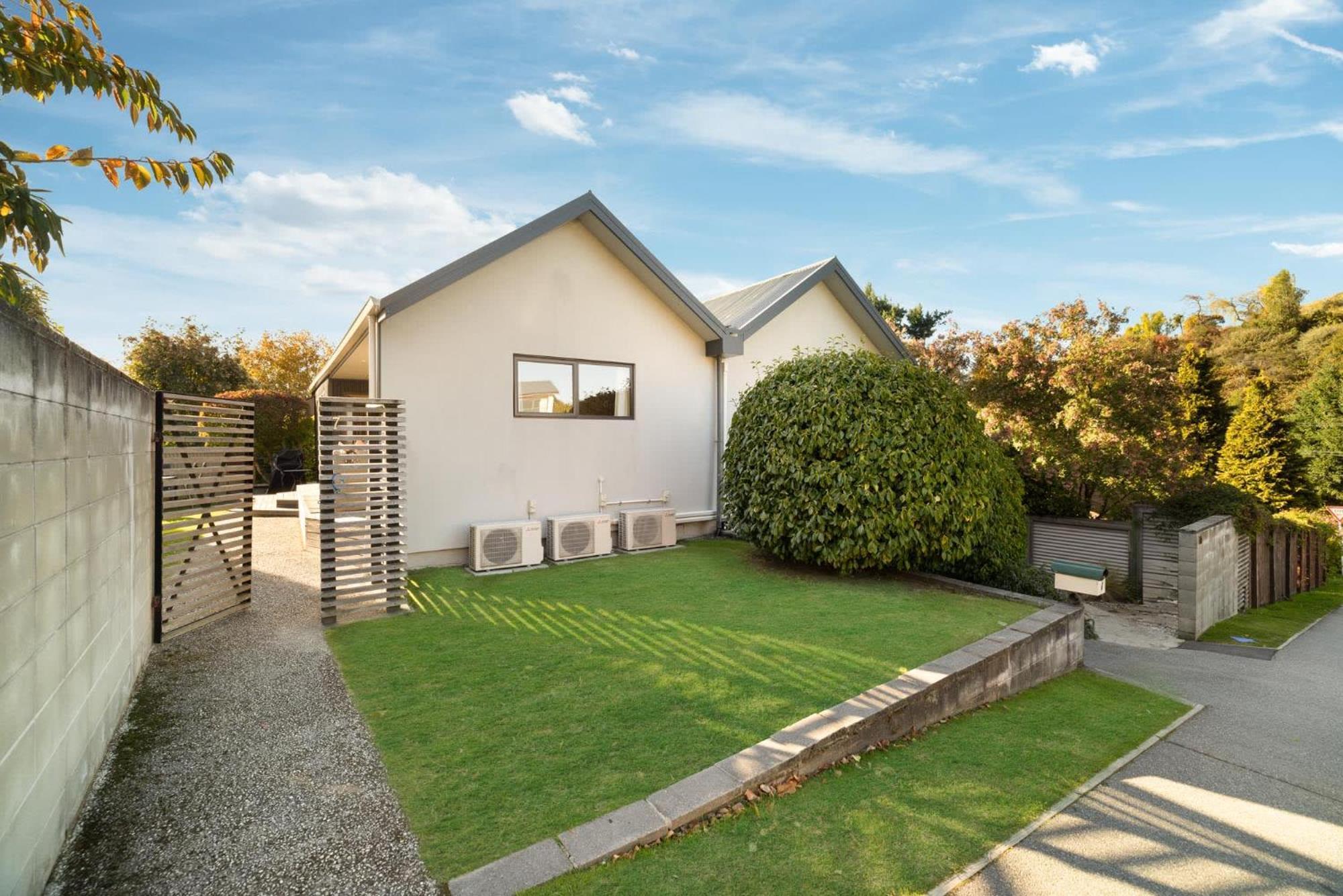 Distinctive Stylish And Spacious Family Home Queenstown Exteriör bild